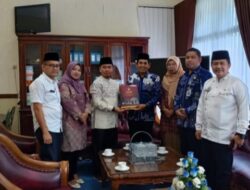 Terima Berkas Pengesahan dari KPU, Ketua DPRD Agam: Segera Diusulkan Pelantikan Bupati.