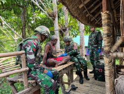 Tingkatkan Kesehatan Masyarakat, Satgas Yonif 521/DY Berikan Pelayanan Kesehatan Gratis di Kampung Muaranawa