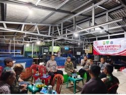 Koramil 06/Cakung Hadirkan Rasa Aman di Tengah Masyarakat Saat Patroli/Siskamling.