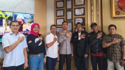 *FWJ Indonesia Korwil Kota Tangerang Sambangi Kombes Pol Jauhari Diruang Kerjanya*