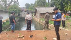 Polsek Gunung Sindur Cek TKP Balita Meninggal Dunia Diduga Tenggelam di Kolam Lele