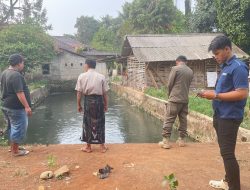 Polsek Gunung Sindur Cek TKP Balita Meninggal Dunia Diduga Tenggelam di Kolam Lele